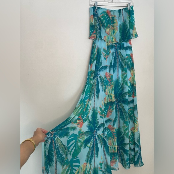 Aakaa Dresses & Skirts - Aakaa Tropical Print Maxi Dress